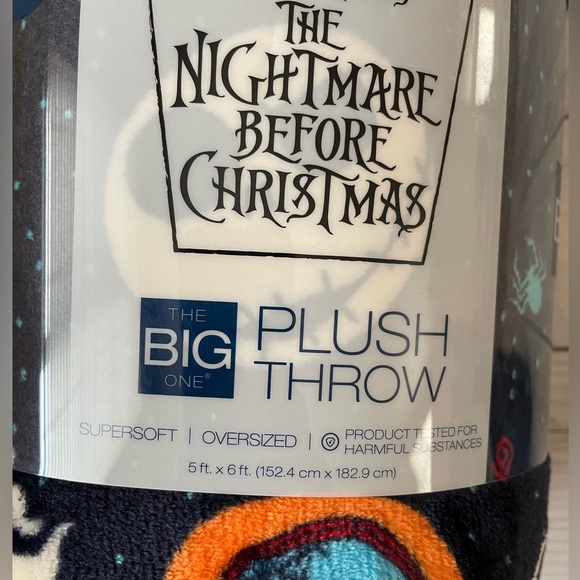 NEW! Tim Burtons The Nightmare Before Christmas Plush Throw - Picture 3 of 3